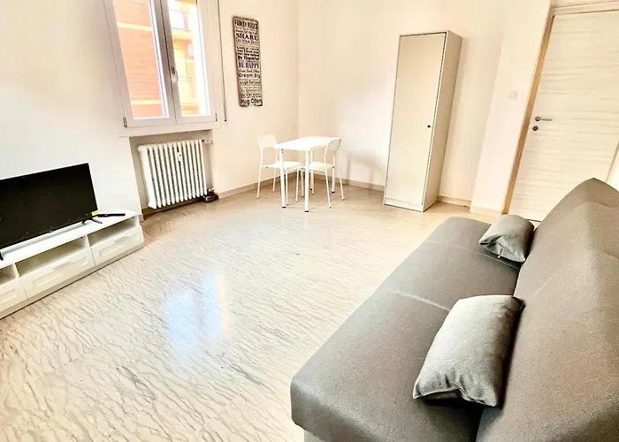 Pacinotti House * 이몰라